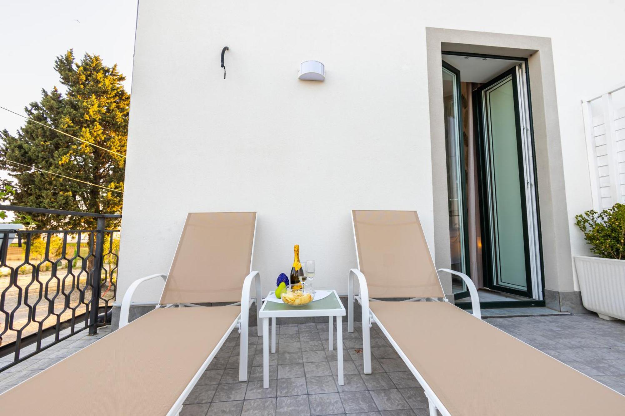 Cientopera Suite Rooms Понтеканьяно Экстерьер фото